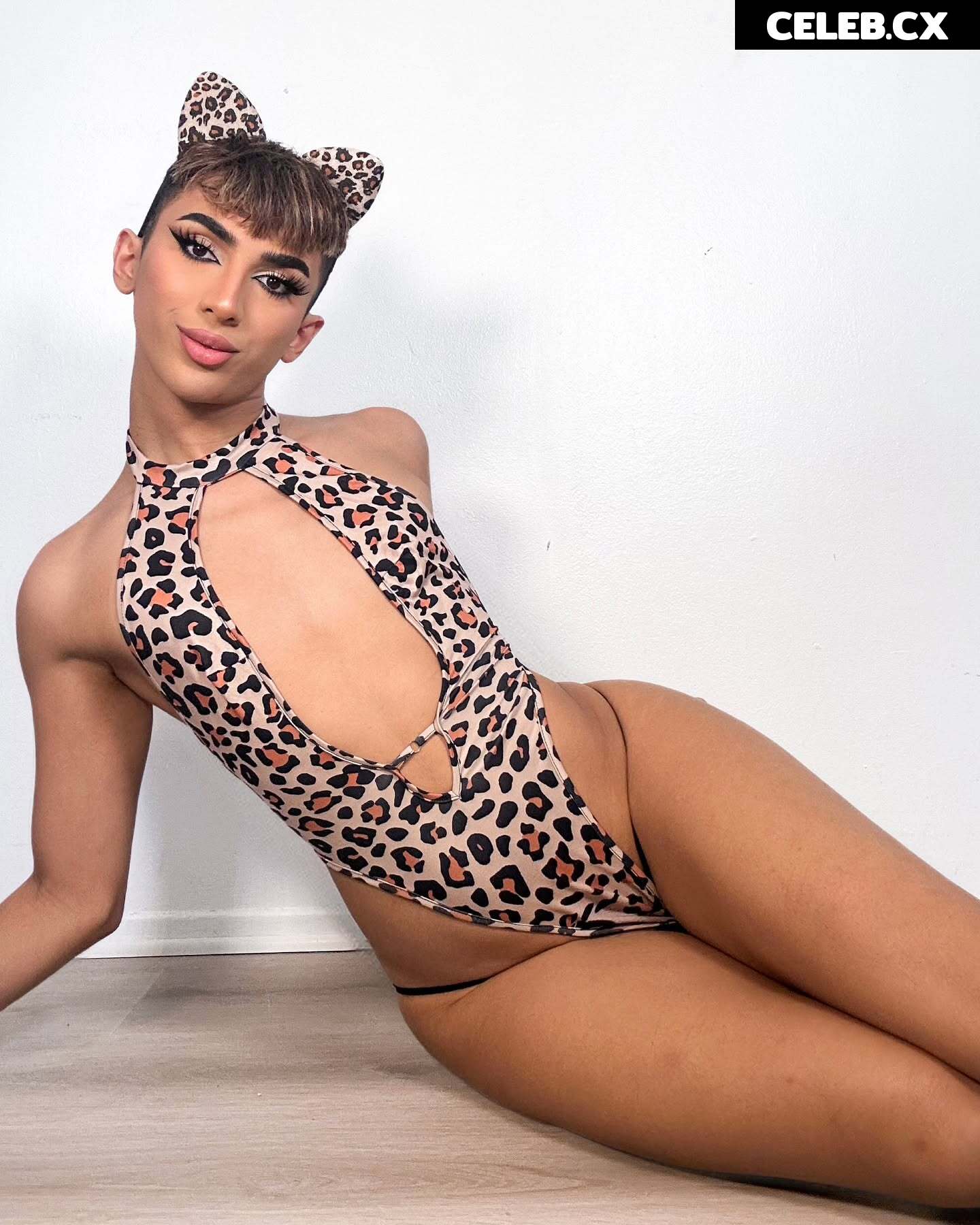 Alex Fox Image 7618033