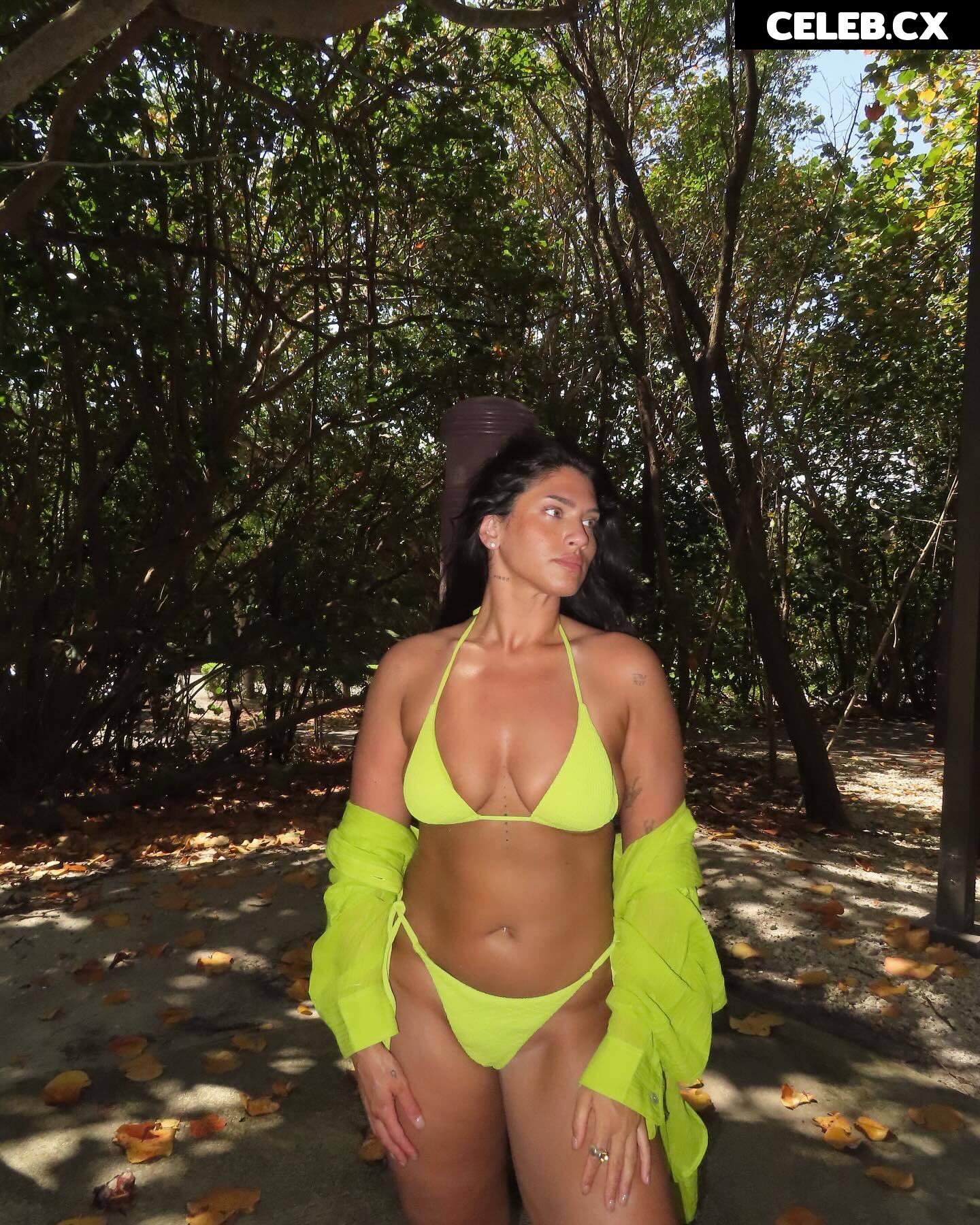 Latecia Thomas @lateciat Image 7745947