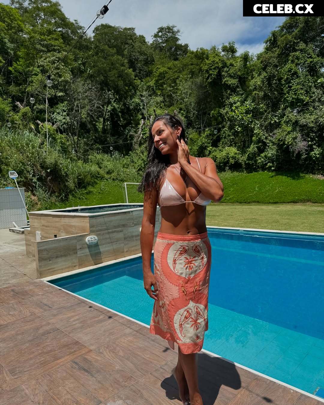 Paula Pequeno Image 7725893
