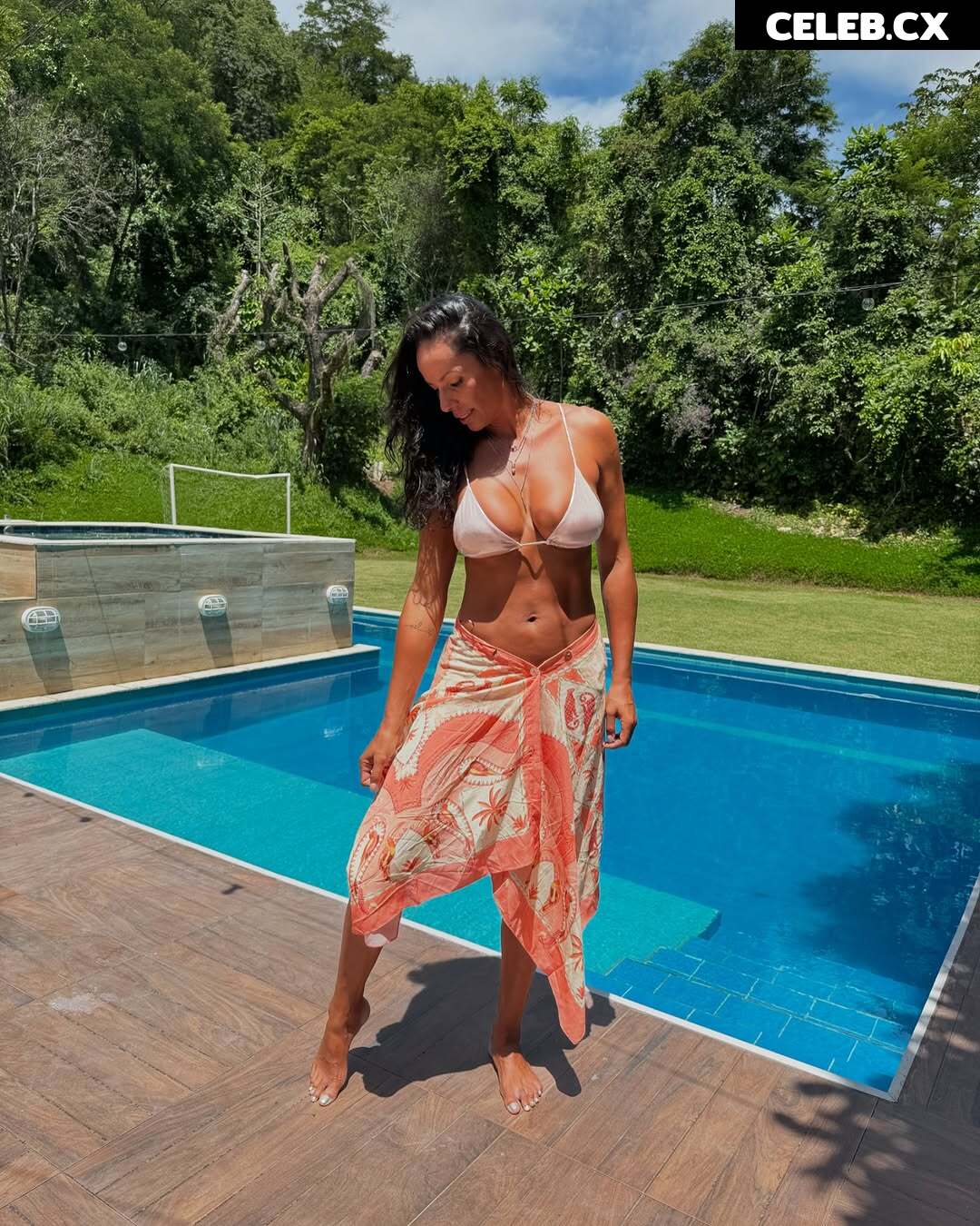 Paula Pequeno Image 7725897