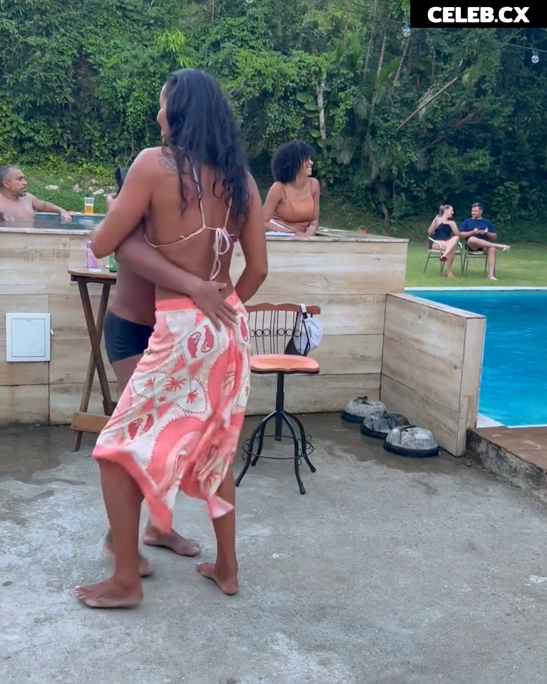 Paula Pequeno Image 7725912