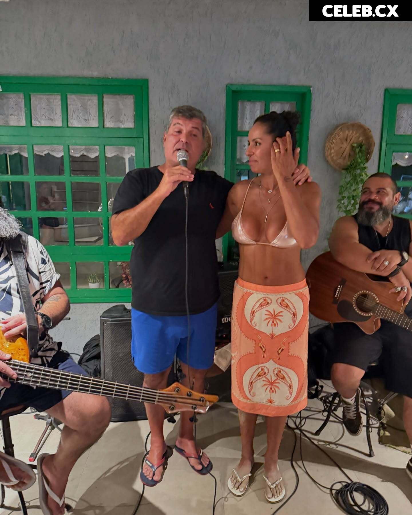 Paula Pequeno Image 7725908