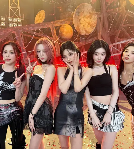 Image 9863460 from Yeji - ITZY (예지, Hwang Ye-ji)