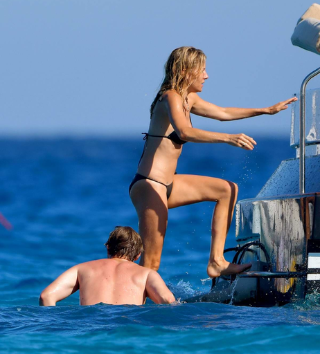 Image 9804828 from Sienna Miller