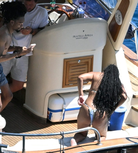 Image 9951457 from Halle Bailey