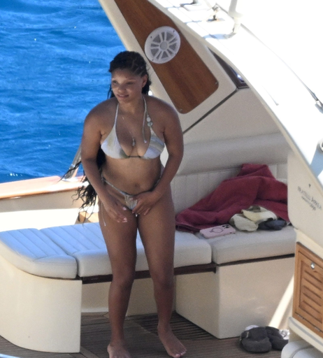 Image 9951466 from Halle Bailey