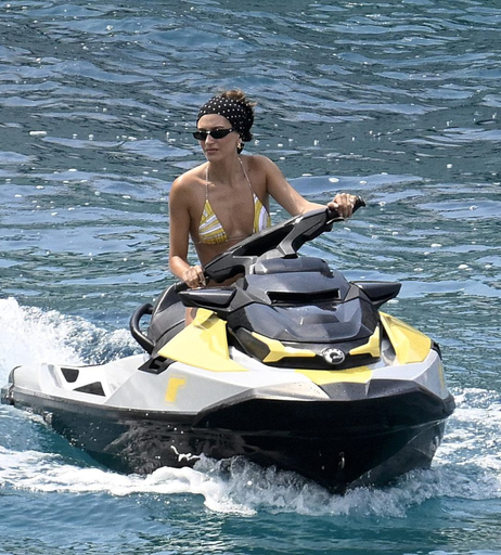 Image 9958103 from Hailey Bieber