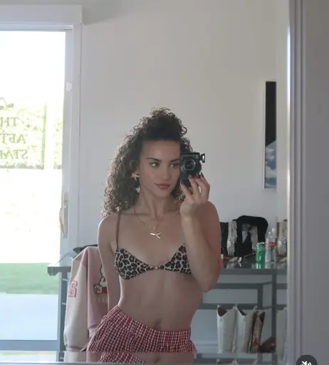 Image 9912909 from Sofie Dossi