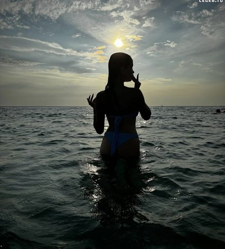 Image 9913351 from actuallyyhelen