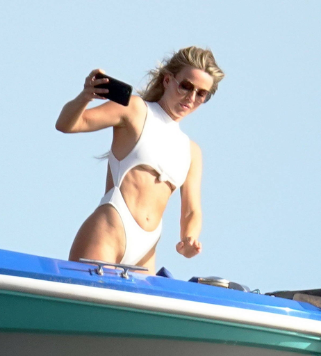 Image 9907577 from Julianne Hough
