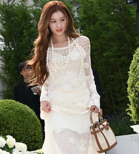 Image 8116838 from Minatozaki Sana (TWICE)