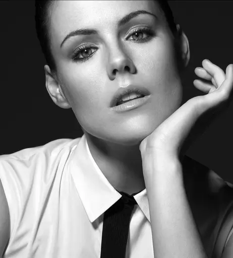 Image 8106972 from Kathleen Robertson (canadian girl)