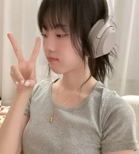 Image 8236402 from Laurine ASMR