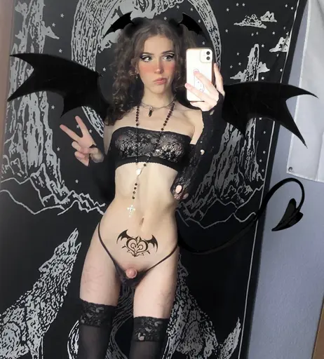 Image 8390269 from tkittenxo