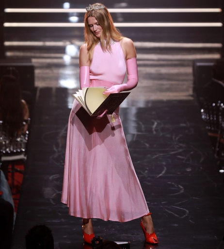 Image 8398460 from Toni Garrn