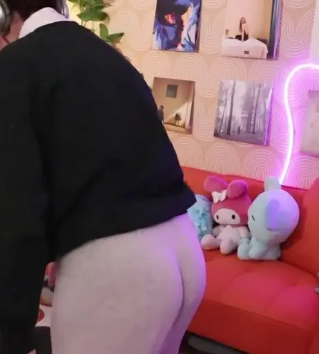 Image 8369860 from Ashley Ippolito / Reacts By Ash / ur internet mom ash