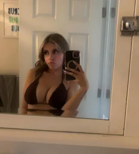 Image 8318517 from Hailey Phillips / haileychechik / haileyphilllips / maybeehailey /