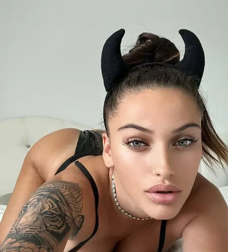 Image 8303740 from aalessiaa_official / 𝐀𝐥𝐞𝐬𝐬𝐢𝐚 𝐀𝐮𝐠𝐮𝐚𝐝𝐫𝐨