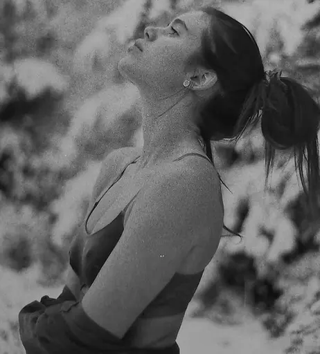 Image 887094 from Hollaura