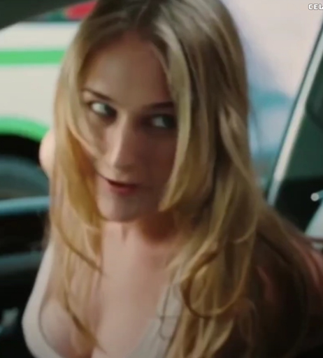 Image 8913797 from Leelee Sobieski
