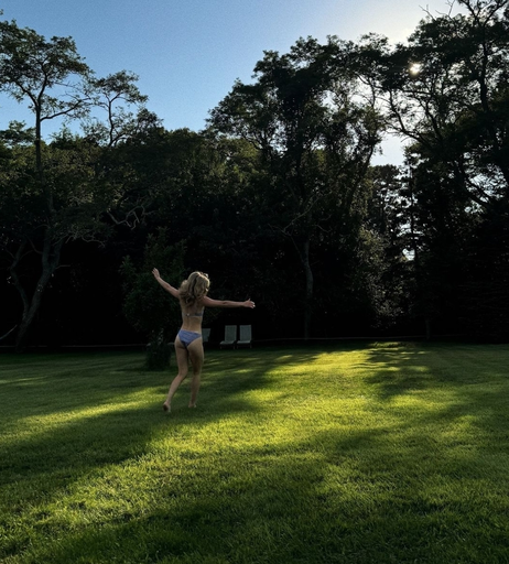 Image 843358 from Brec Bassinger