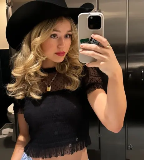 Image 843300 from Brec Bassinger