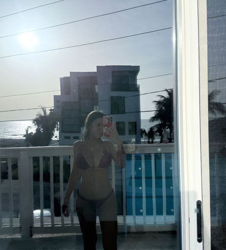 Image 8764620 from Ariana White
