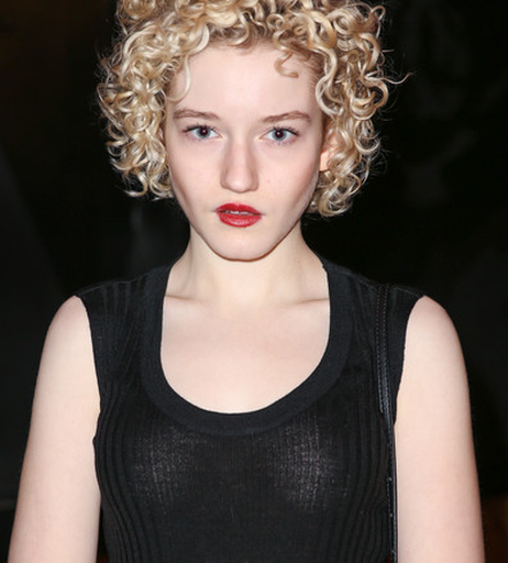 Image 2111510 from Julia Garner