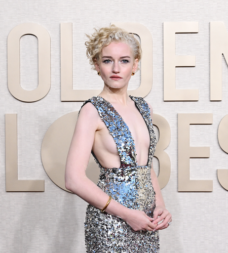 Image 2112478 from Julia Garner