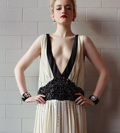 Image 2110950 from Julia Garner