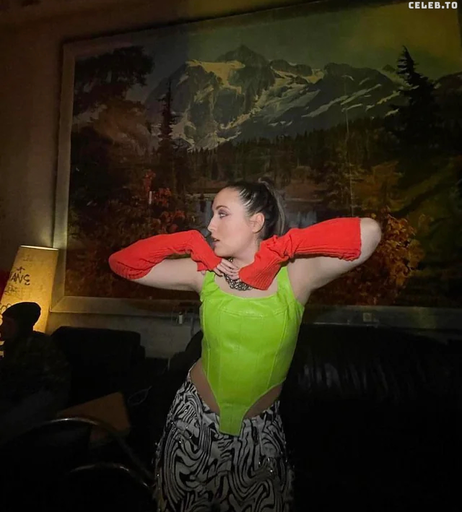 Image 2100876 from Alice Merton