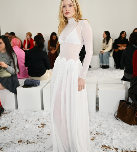 Image 2542427 from Ellie Bamber