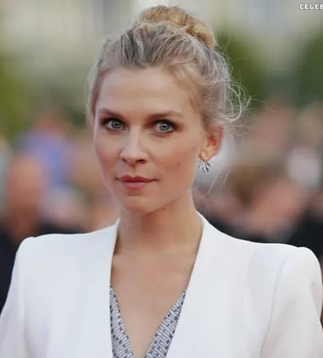 Image 2096354 from Clémence Poésy