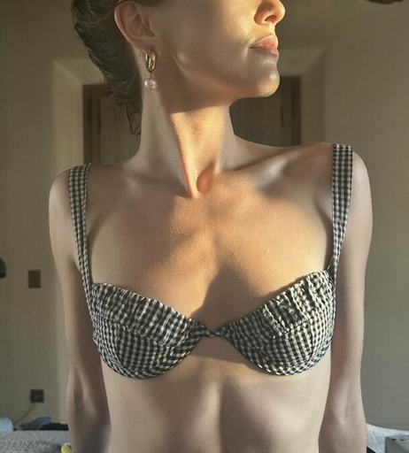 Image 2076657 from Zoey Deutch