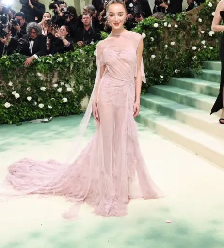 Image 11894926 from Phoebe Dynevor