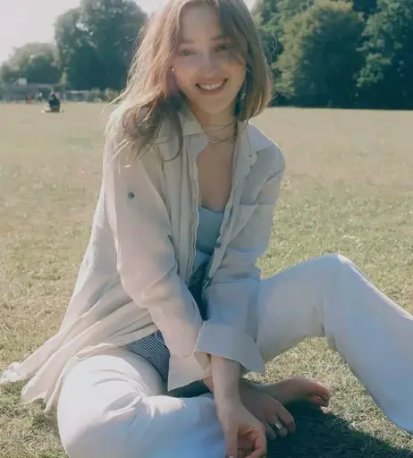 Image 11894901 from Phoebe Dynevor