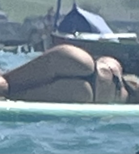 Image 1641152 from Candids