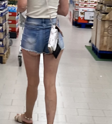 Image 1640449 from Candids
