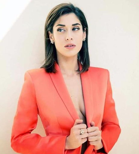 Image 1774369 from Lizzy Caplan