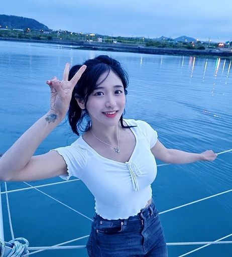 Image 1083418 from jinnytty