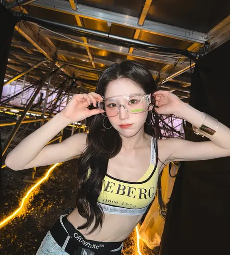 Image 10070463 from HeeJin (ARTMS / LOONA)