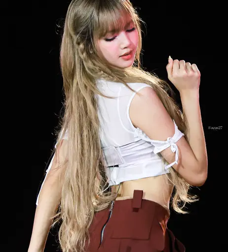 Image 10025322 from Lisa | BLΛƆKPIИK (Blackpink)
