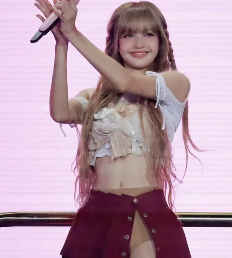 Image 10025320 from Lisa | BLΛƆKPIИK (Blackpink)