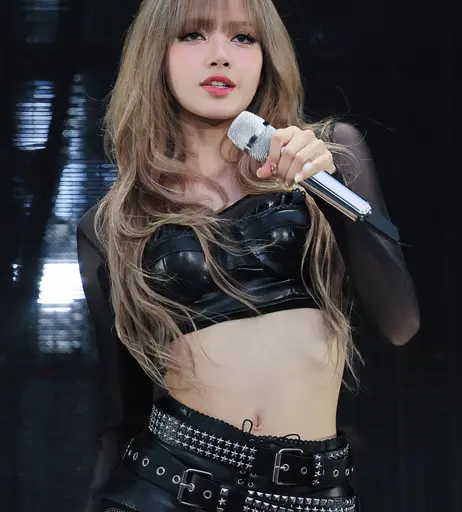 Image 10025310 from Lisa | BLΛƆKPIИK (Blackpink)