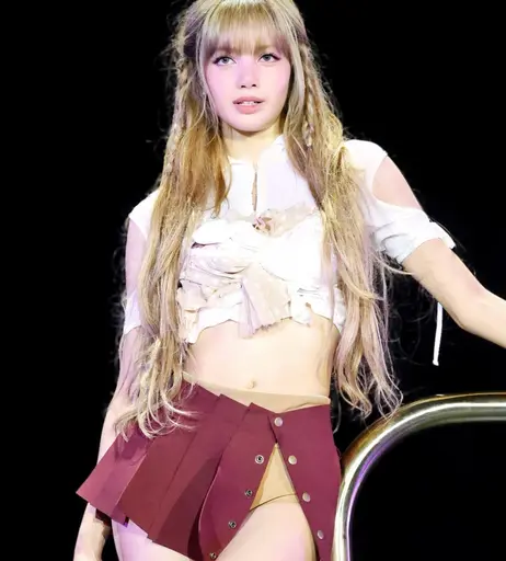 Image 10025317 from Lisa | BLΛƆKPIИK (Blackpink)