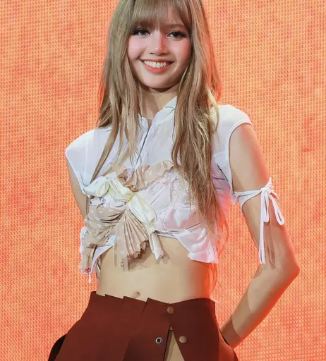Image 10025306 from Lisa | BLΛƆKPIИK (Blackpink)