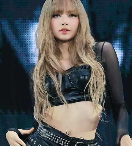 Image 10025308 from Lisa | BLΛƆKPIИK (Blackpink)