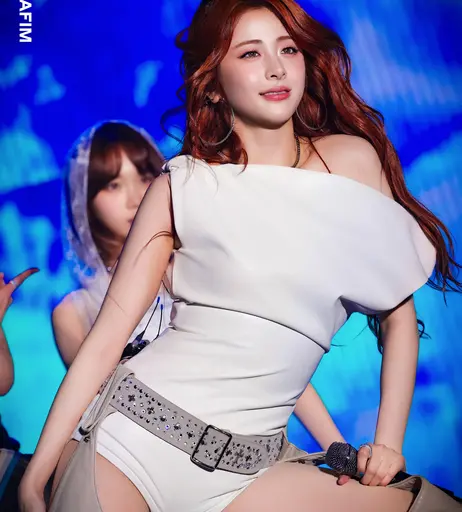 Image 10027513 from Huh Yunjin 허윤진 | LESSERAFIM