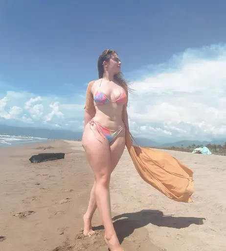 Image 10032499 from TwinTwitcherz (jessicatalystic - Low_Ad_988) + (Linneas_life_ - Linneas_Feet)