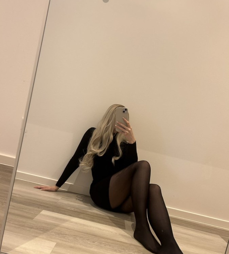 Image 3392617 from Lilou Loves Nylon